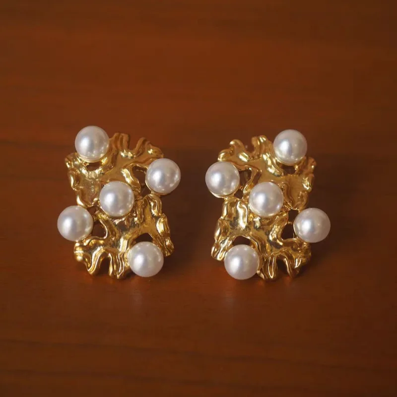 Niche Lava Retro Earrings Medieval Earrings High-end Exquisite Stud Earrings
Niche Lava Retro Earrings Medieval Earrings High-end Exquisite Stud Earrings