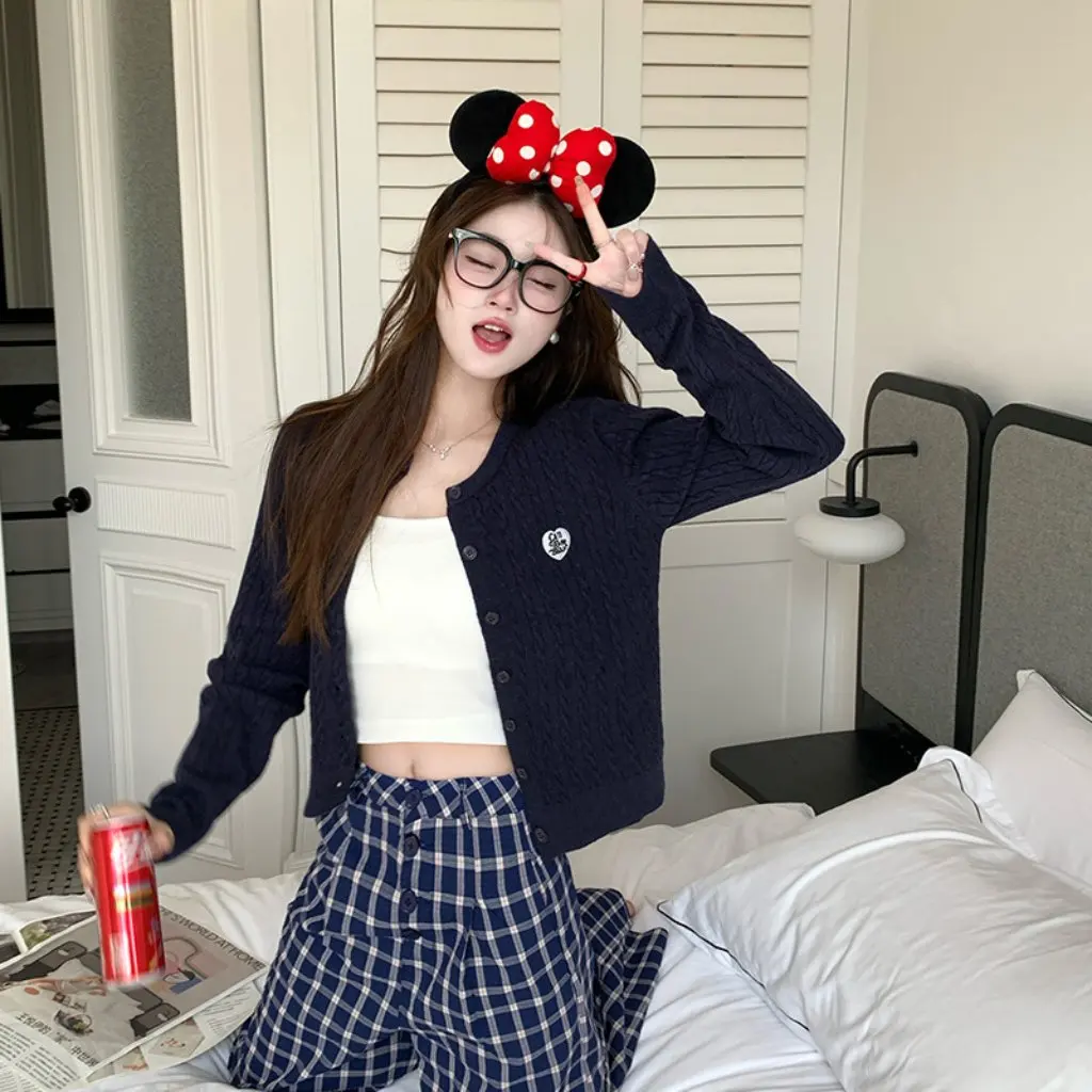 Женский кардиган на закрученной вязки, мягкая уютная верхняя одежда с вышитым сердечком, фиолетовый весенне-осенний свитер, пальто, мода ранней осени
Женский кардиган на закрученной вязки, мягкая уютная верхняя одежда с вышитым сердечком, фиолетовый весенне-осенний свитер, пальто, мода ранней осени