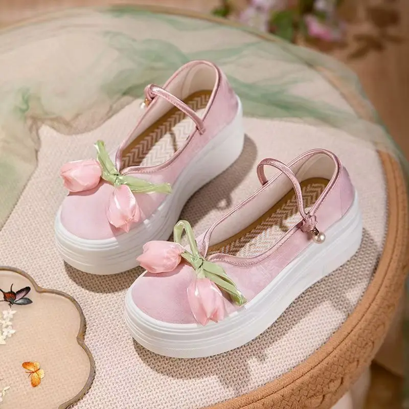 Женская повседневная обувь в этническом стиле на толстой подошве с цветочным принтом, легкие милые туфли Hanfu на танкетке с круглым носком и пряжкой на ремешке 
Женская повседневная обувь в этническом стиле на толстой подошве с цветочным принтом, легкие милые туфли Hanfu на танкетке с круглым носком и пряжкой на ремешке