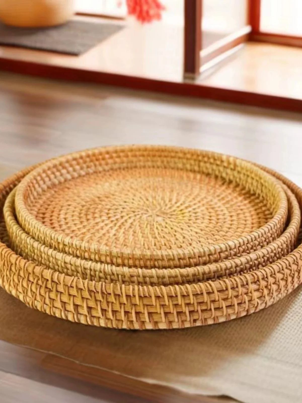 Handwoven round Basket Tray Country Sle Living Room Home Storage Basket Bread Bun Basket Fruit Basket Vine Weaving Design
Handwoven round Basket Tray Country Sle Living Room Home Storage Basket Bread Bun Basket Fruit Basket Vine Weaving Design