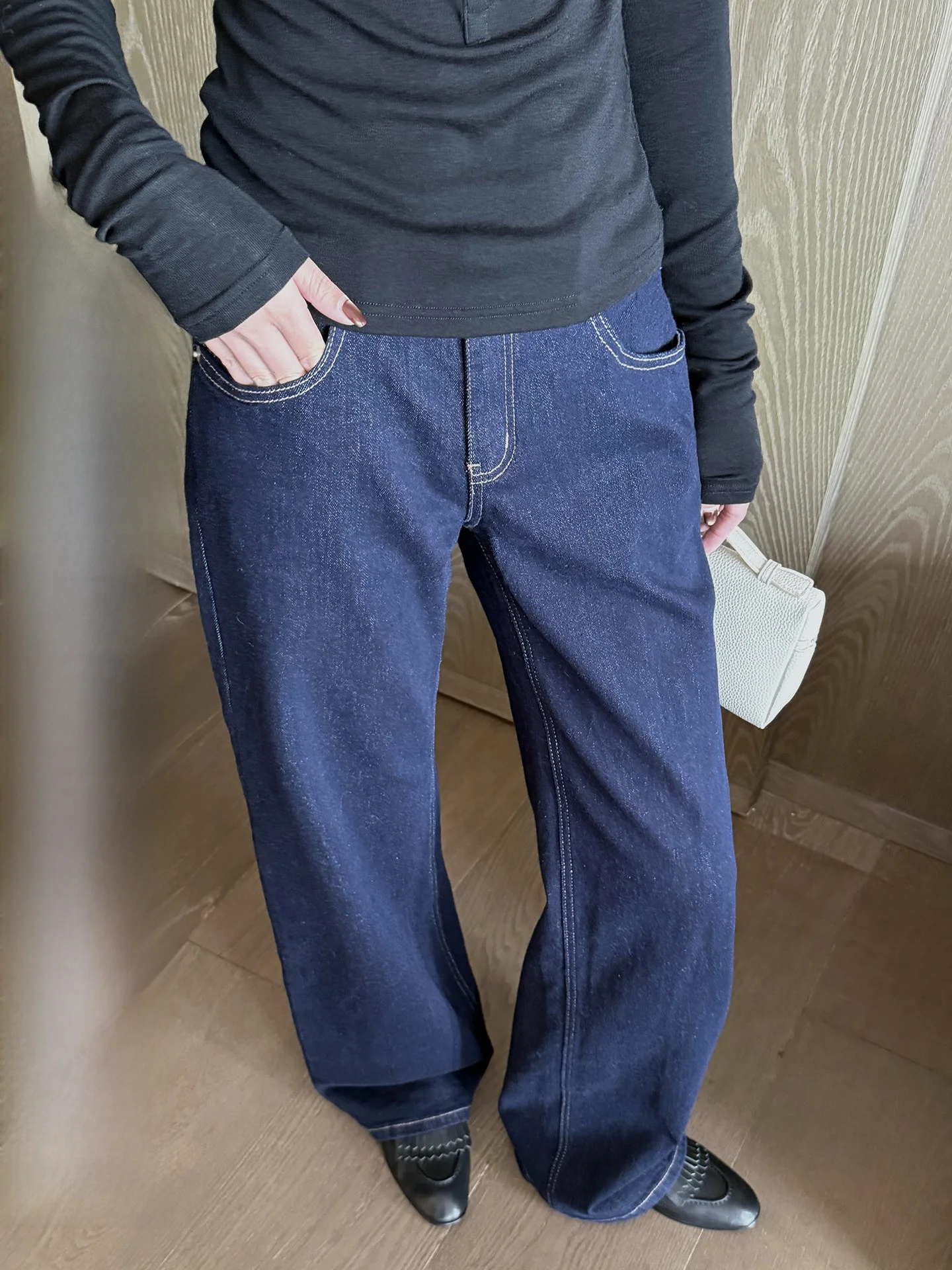 Свободные прямые джинсы для женщин, повседневные, однотонные, осенние, с молнией на талии, молодежные модные джинсовые брюки
Свободные прямые джинсы для женщин, повседневные, однотонные, осенние, с молнией на талии, молодежные модные джинсовые брюки