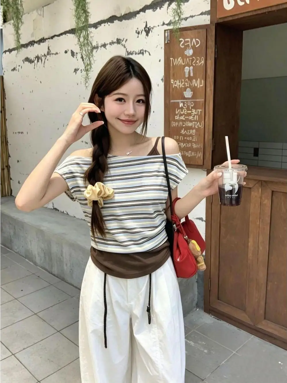 Shoulder Bared Stripe Short Sleeve T Shirt Women Summer 2026 New Style Spicy Girl Fake Two Piece Short Top Commute Style Slim...
Shoulder Bared Stripe Short Sleeve T Shirt Women Summer 2026 New Style Spicy Girl Fake Two Piece Short Top Commute Style Slim...
