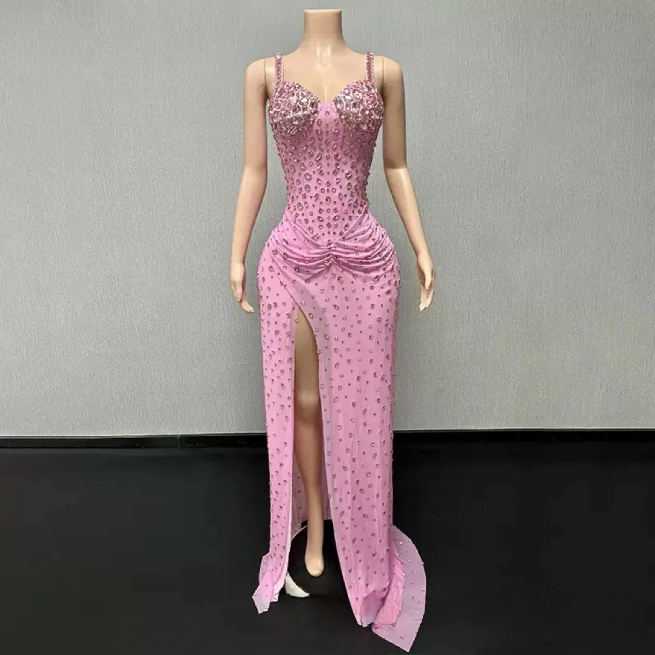 Luxury Pink Women Prom Dress Crystal Stone Sexy Stripe Sleeveless Side Split Long Evening Party Gown Formal Sheath Birthday Robe
Luxury Pink Women Prom Dress Crystal Stone Sexy Stripe Sleeveless Side Split Long Evening Party Gown Formal Sheath Birthday Robe