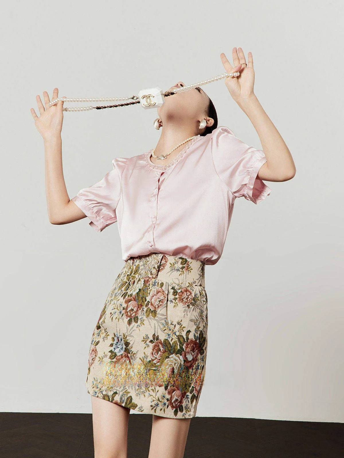 2025 New Gentle Wind Stand Collar ort Sve Women's irt Design Sensation Pink Top Casual Sle Regular Sve
2025 New Gentle Wind Stand Collar ort Sve Women's irt Design Sensation Pink Top Casual Sle Regular Sve