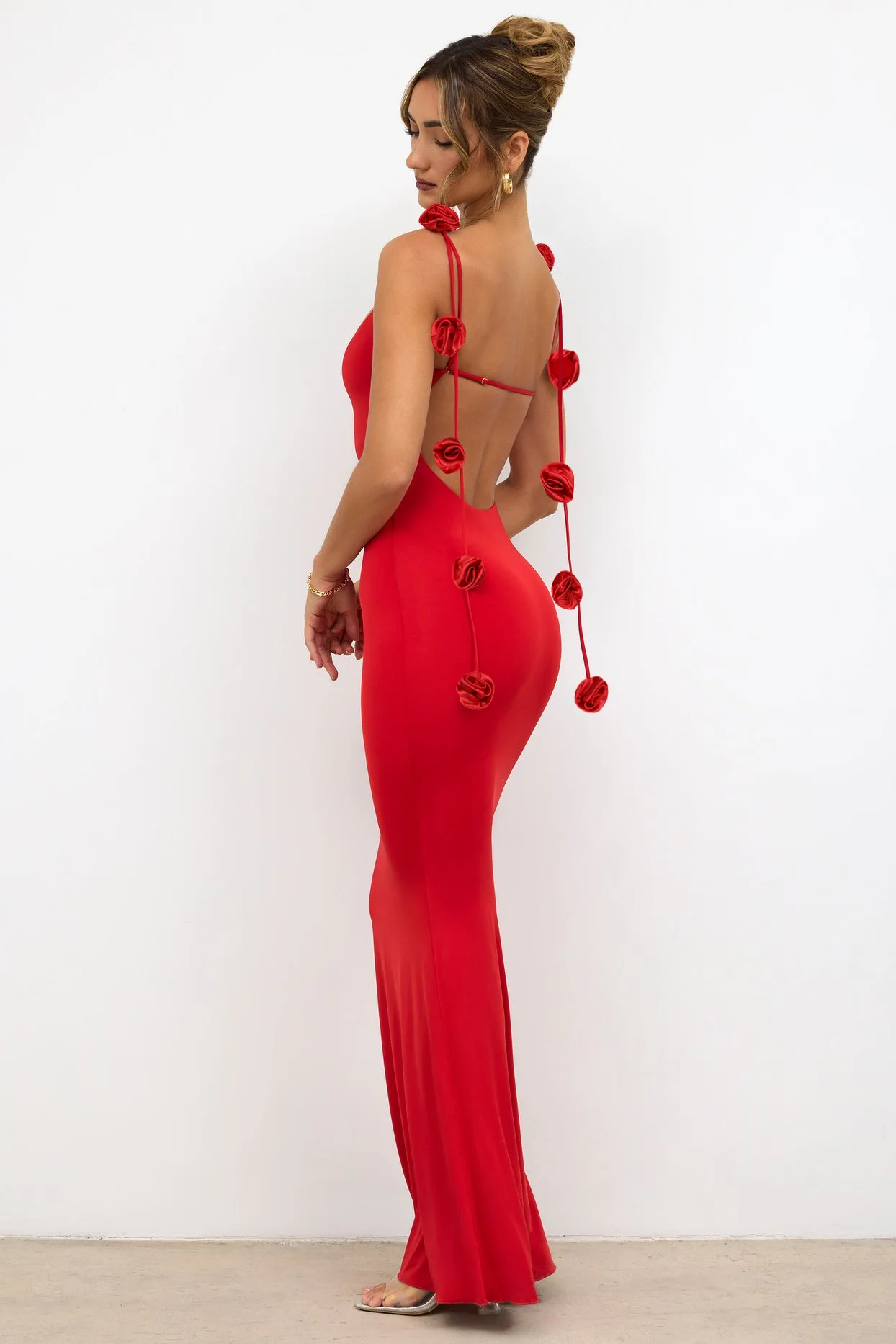 Sexy Bodycon 3D Flower Long Dress 2025 Summer Fashion Elegant Satin Party Solid Color Backless O Neck Evening Dresses For Women
Sexy Bodycon 3D Flower Long Dress 2025 Summer Fashion Elegant Satin Party Solid Color Backless O Neck Evening Dresses For Women
