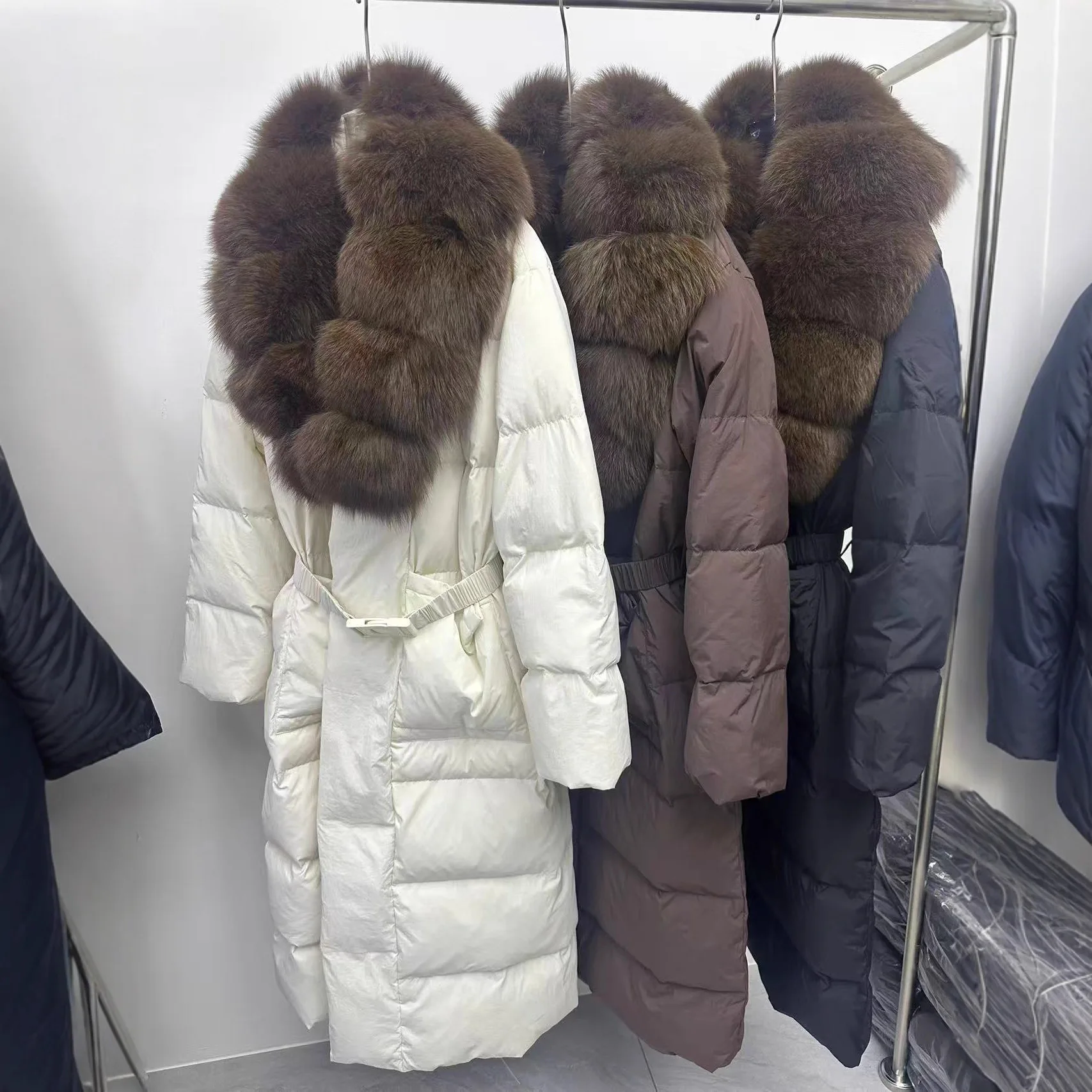 Winter Duck Down Jacket Large Natural Raccoon Fur Coat Female Street Fashion Puffer Coat Hooded Removable Women Real Fur Jacket
Winter Duck Down Jacket Large Natural Raccoon Fur Coat Female Street Fashion Puffer Coat Hooded Removable Women Real Fur Jacket