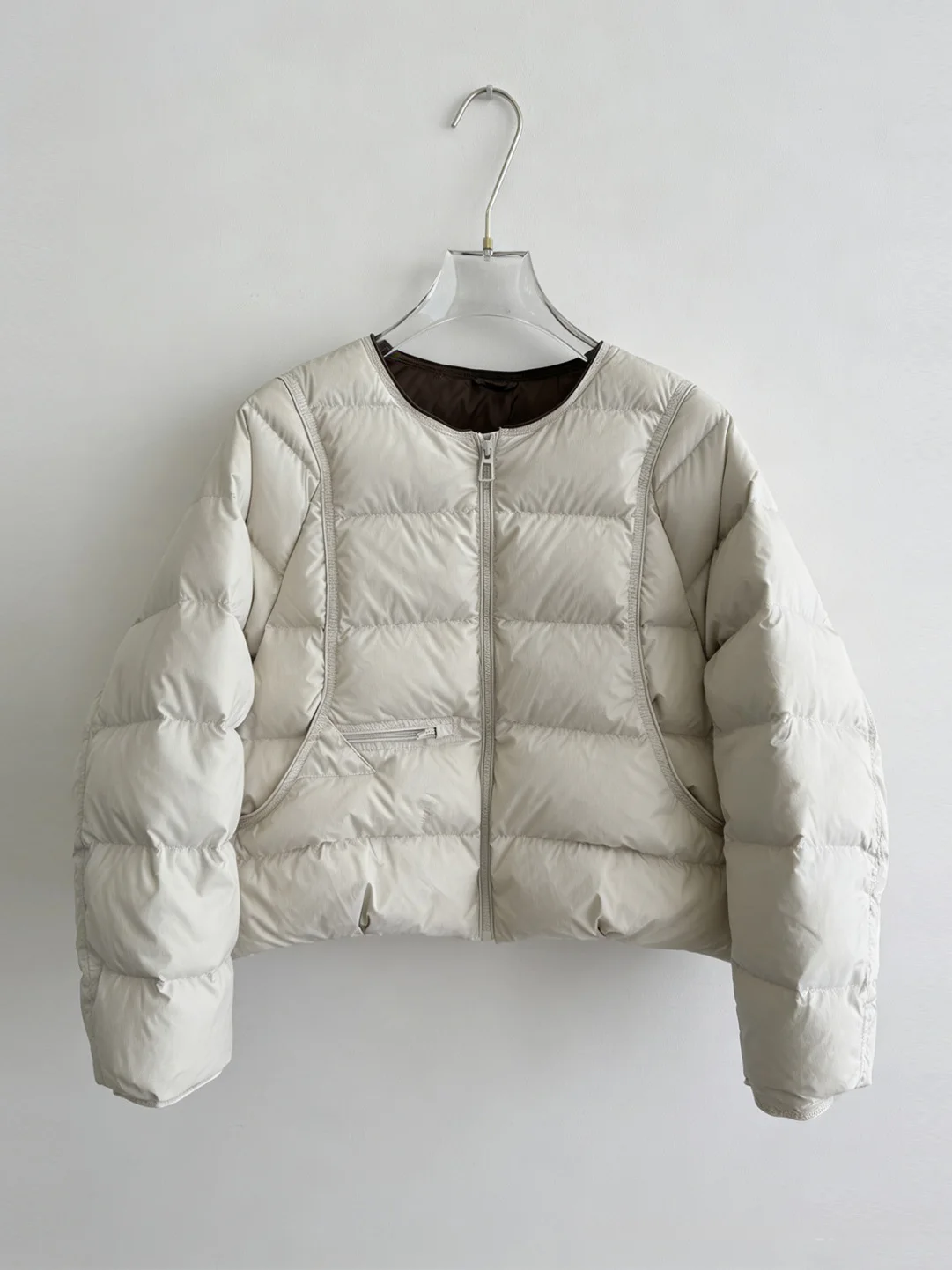 Модная женская хлопковая куртка с круглым вырезом, утепленная, свободного кроя, однотонная, зимняя, повседневная, универсальная верхняя одежда для поездок на работу
Модная женская хлопковая куртка с круглым вырезом, утепленная, свободного кроя, однотонная, зимняя, повседневная, универсальная верхняя одежда для поездок на работу