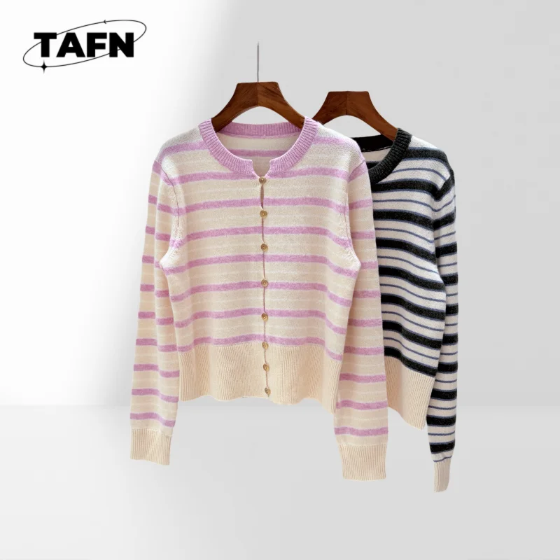 Premium Vintage Cashmere Wool Cardigan – Classic Design for Classic Design with Modern Comfort for Casual Elegance AJ0925
Premium Vintage Cashmere Wool Cardigan – Classic Design for Classic Design with Modern Comfort for Casual Elegance AJ0925