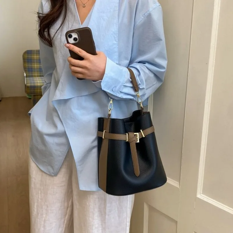 Delicate Office Leather Hand Bag Premium Paris Trendy Vintage Design Casual Crossbody Tote Bag Refined Ladies Working Dating
Delicate Office Leather Hand Bag Premium Paris Trendy Vintage Design Casual Crossbody Tote Bag Refined Ladies Working Dating