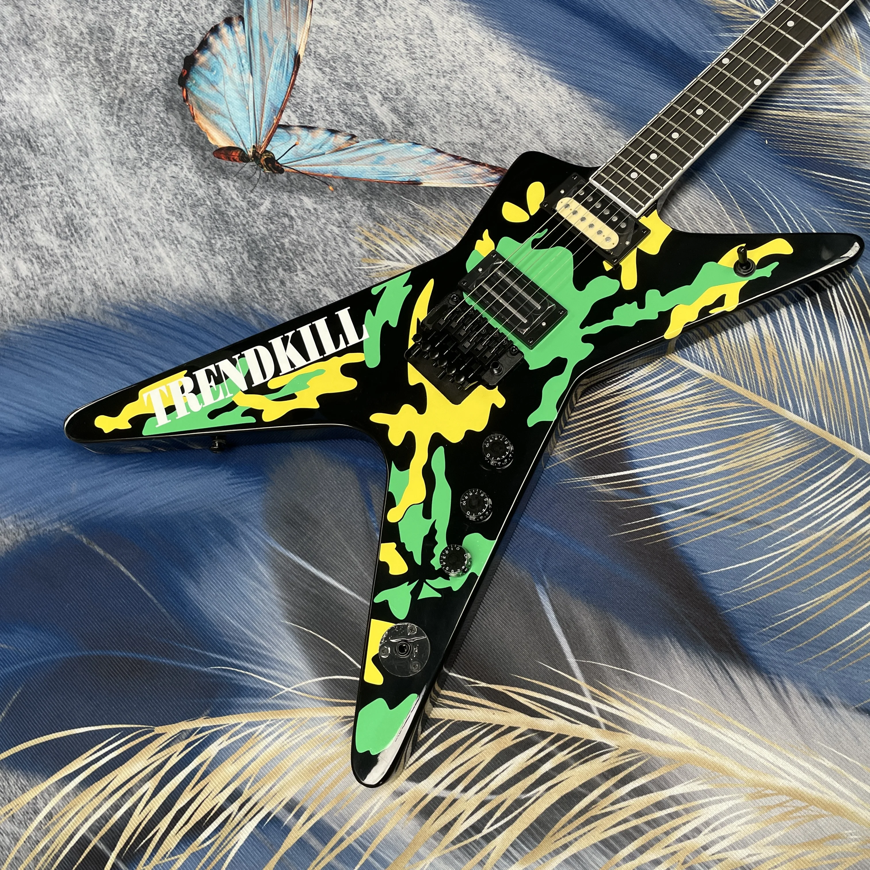 Camouflage painted electric guitar,stable circuit system with mahogany body guitars,stage performance electric guitarra
Camouflage painted electric guitar,stable circuit system with mahogany body guitars,stage performance electric guitarra