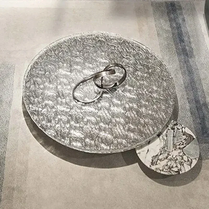 Маленький чайный столик в итальянском стиле с рисунком воды
Маленький чайный столик в итальянском стиле с рисунком воды