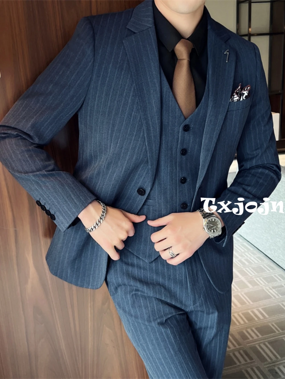 2026 Newest Stripped Suit Set 3 Pieces Jacket Vest Pants For Men Chic Notched Lapel Men's Suits Formal Tuxedo Wedding Groom Sets
2026 Newest Stripped Suit Set 3 Pieces Jacket Vest Pants For Men Chic Notched Lapel Men's Suits Formal Tuxedo Wedding Groom Sets