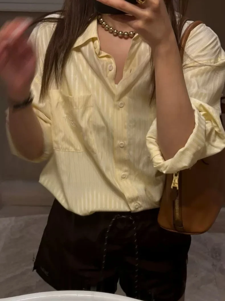 Осенняя коллекция 2026: Свободная женская рубашка в полоску с длинным рукавом, повседневный стиль, модная, дышащая, из полиэстера, с карманами
Осенняя коллекция 2026: Свободная женская рубашка в полоску с длинным рукавом, повседневный стиль, модная, дышащая, из полиэстера, с карманами