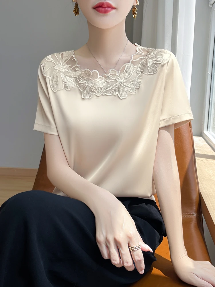 Silk Satin round Neck Short Sleeve T-Shirt 2024 Summer New Style Women's Versatile Lace Splicing Basic Color Commute Style
Silk Satin round Neck Short Sleeve T-Shirt 2024 Summer New Style Women's Versatile Lace Splicing Basic Color Commute Style