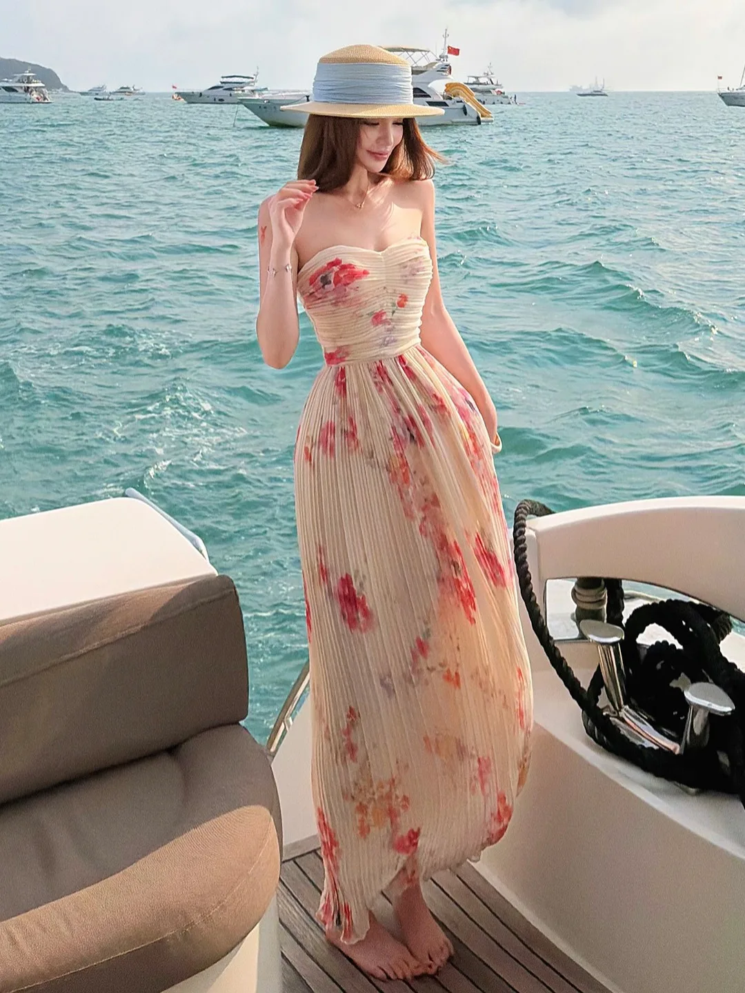 Retro Floral Print Halter Dress Women's Summer Vacation Style Skirt Slimming Waist Fish Tail Skirt High Waist Gathered A-Line
Retro Floral Print Halter Dress Women's Summer Vacation Style Skirt Slimming Waist Fish Tail Skirt High Waist Gathered A-Line