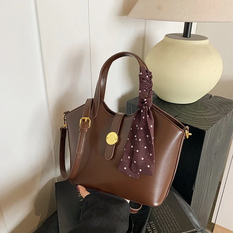 Women's Classic PU Leather Handbag with Fashion Silk Scarf, Simple Design for Commuting, Vintage - Style Shoulder Messenger Bag
Women's Classic PU Leather Handbag with Fashion Silk Scarf, Simple Design for Commuting, Vintage - Style Shoulder Messenger Bag
