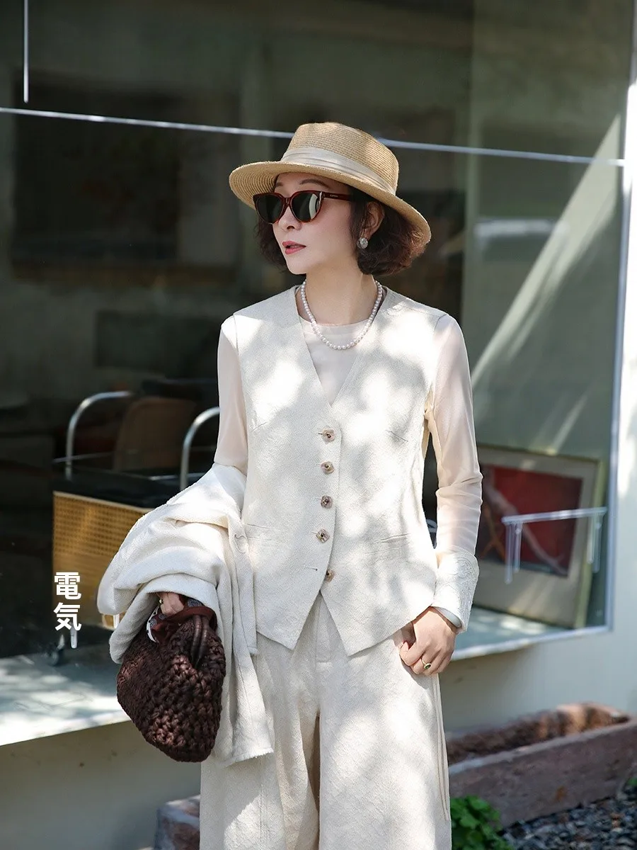 Fashionable Vintage Chinese Style Loose V-Neck Lacey Combed Cotton Embroidered Tank Top Women's Outerwear Cotton Blend
Fashionable Vintage Chinese Style Loose V-Neck Lacey Combed Cotton Embroidered Tank Top Women's Outerwear Cotton Blend
