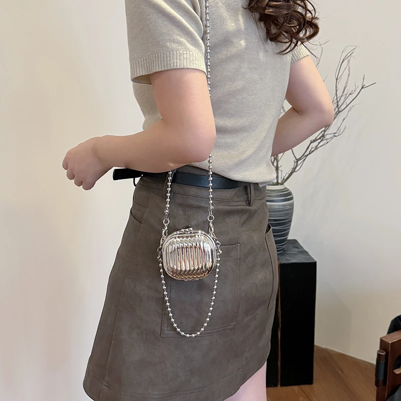 Simple Vintage Fashionable Bag High-End Minimalist Unique Leisure Stylish Mini Clutch For Women Casual Use
Simple Vintage Fashionable Bag High-End Minimalist Unique Leisure Stylish Mini Clutch For Women Casual Use