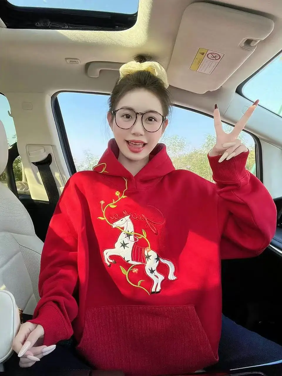 Новая красная толстовка с вышивкой и флисовой подкладкой, свободного кроя, для пар, женская, осенне-зимняя, утепленная, повседневная, в стиле кэжуал
Новая красная толстовка с вышивкой и флисовой подкладкой, свободного кроя, для пар, женская, осенне-зимняя, утепленная, повседневная, в стиле кэжуал