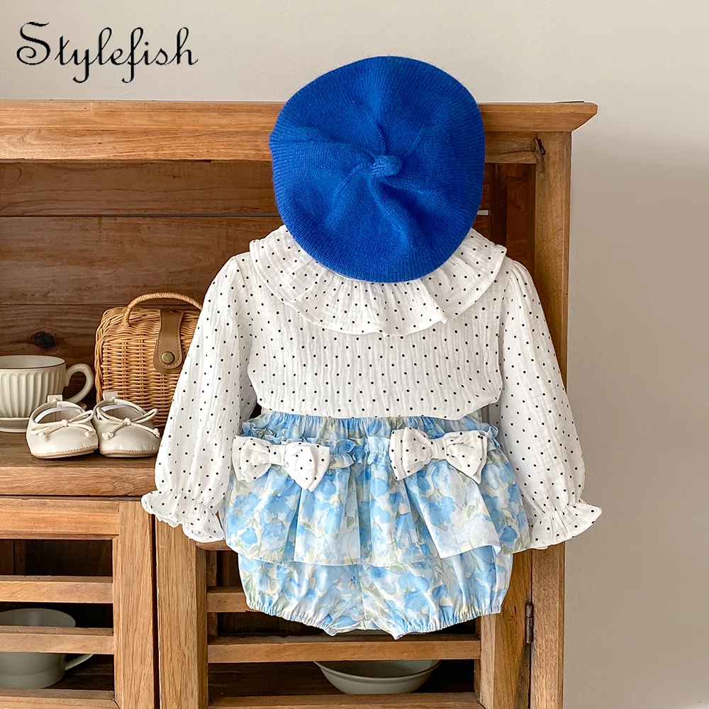 INS Spring and Autumn Baby Children's Lotus Collar Top with Sesame Dots and Lovely Butterfly Knot Printed Trousers 2 Piece Set
INS Spring and Autumn Baby Children's Lotus Collar Top with Sesame Dots and Lovely Butterfly Knot Printed Trousers 2 Piece Set