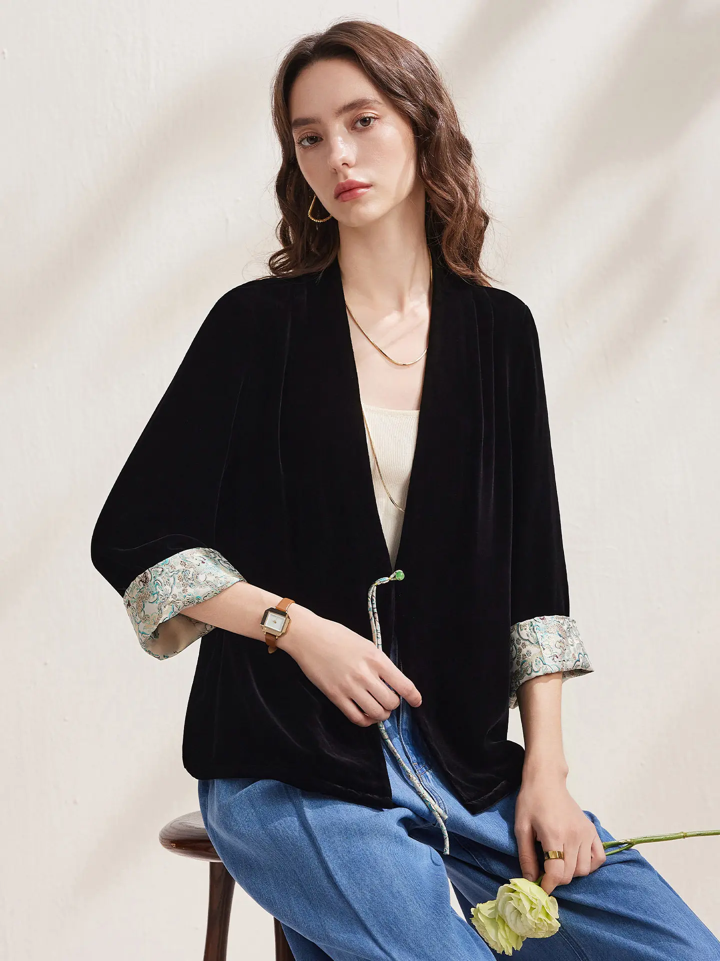 Zhaojun Spring Summer New Style Velvet Long Sleeve Women's Jacket Traditional Chinese Button Fashionable Top Commute Wind Str...
Zhaojun Spring Summer New Style Velvet Long Sleeve Women's Jacket Traditional Chinese Button Fashionable Top Commute Wind Str...