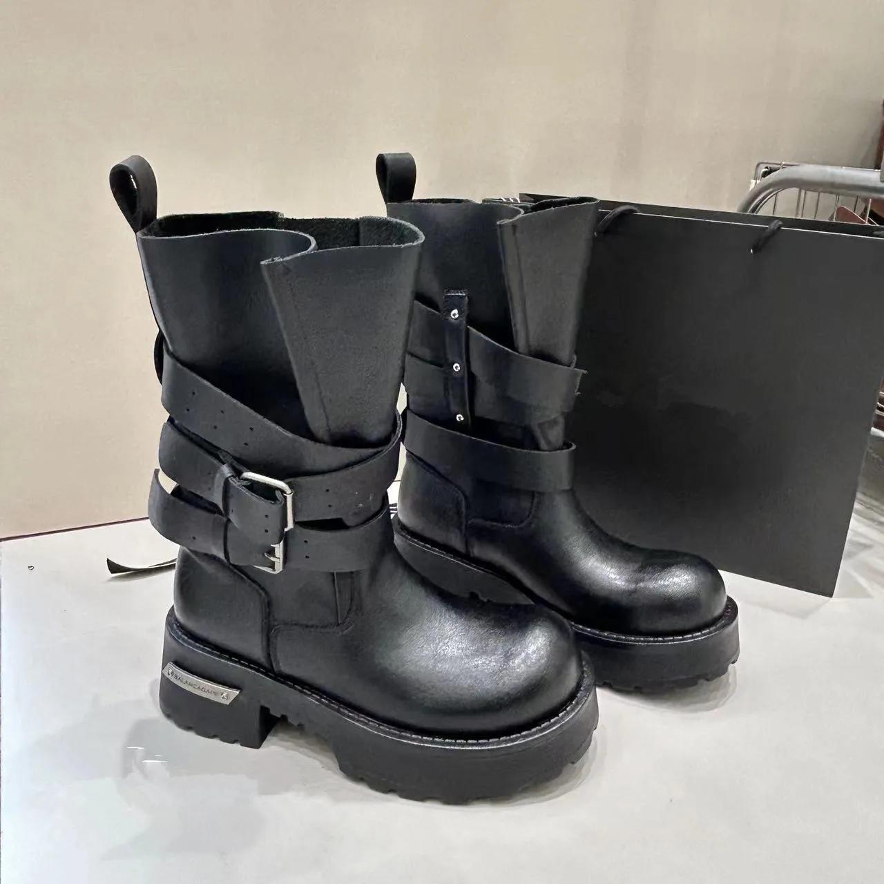 Women's Mid-Calf Double Buckle Straps Chunky Platform Sole Retro Punk Style Multiple Durable Non-Slip Perfect Streetwear Daily
Women's Mid-Calf Double Buckle Straps Chunky Platform Sole Retro Punk Style Multiple Durable Non-Slip Perfect Streetwear Daily