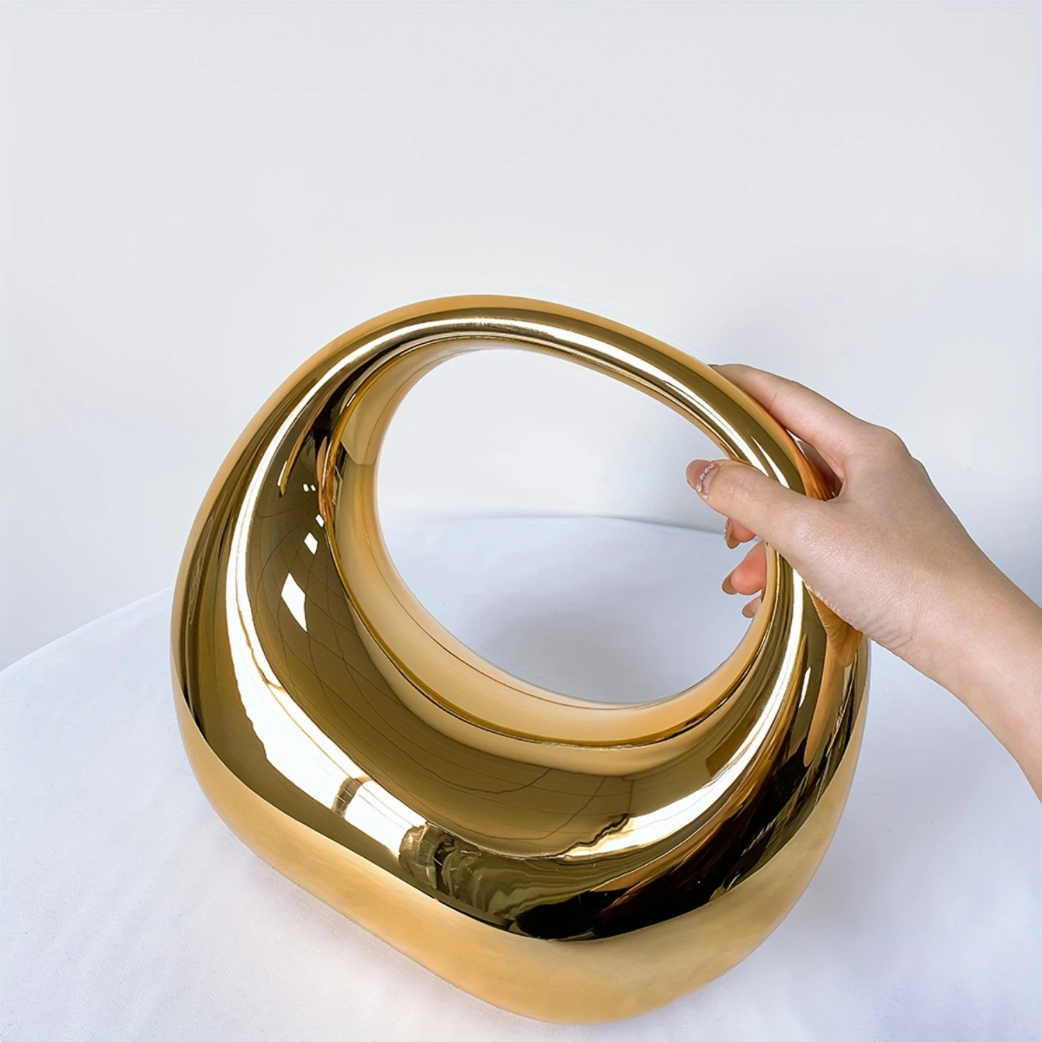 Golden Minimalist Evening Satchel - Chic Niche Design for Women - Compact, Stylish Dinner Handbag Perfect for Parties
Golden Minimalist Evening Satchel - Chic Niche Design for Women - Compact, Stylish Dinner Handbag Perfect for Parties