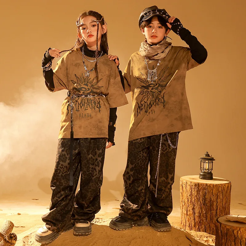 Fashion Jazz Dance Suit For Children Street Dance Clothing Modern Hip Hop Kpop Stage Outfit Girls Boys Brown Tops Leopard Pants
Fashion Jazz Dance Suit For Children Street Dance Clothing Modern Hip Hop Kpop Stage Outfit Girls Boys Brown Tops Leopard Pants