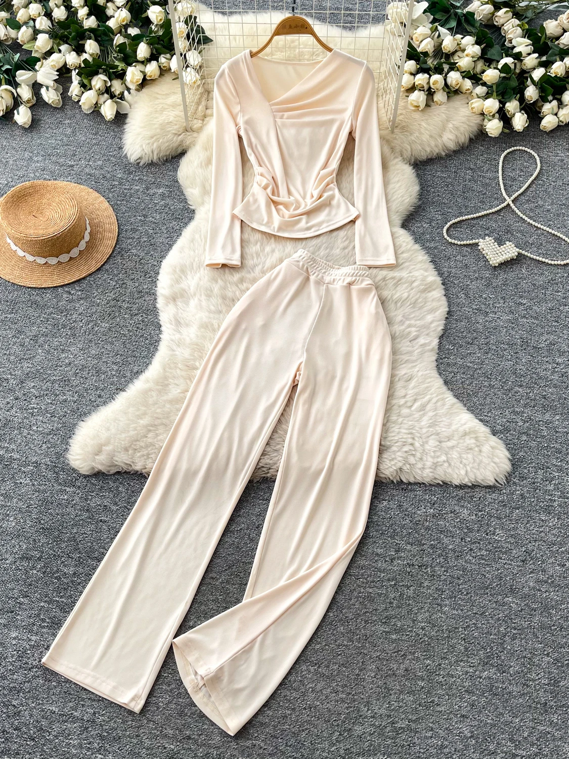 Fashionable Casual Women's Set V-Neck Asymmetrical Pleated Long Sleeve T-Shirt High Waist Pants Two-Piece Set Spring 2026
Fashionable Casual Women's Set V-Neck Asymmetrical Pleated Long Sleeve T-Shirt High Waist Pants Two-Piece Set Spring 2026