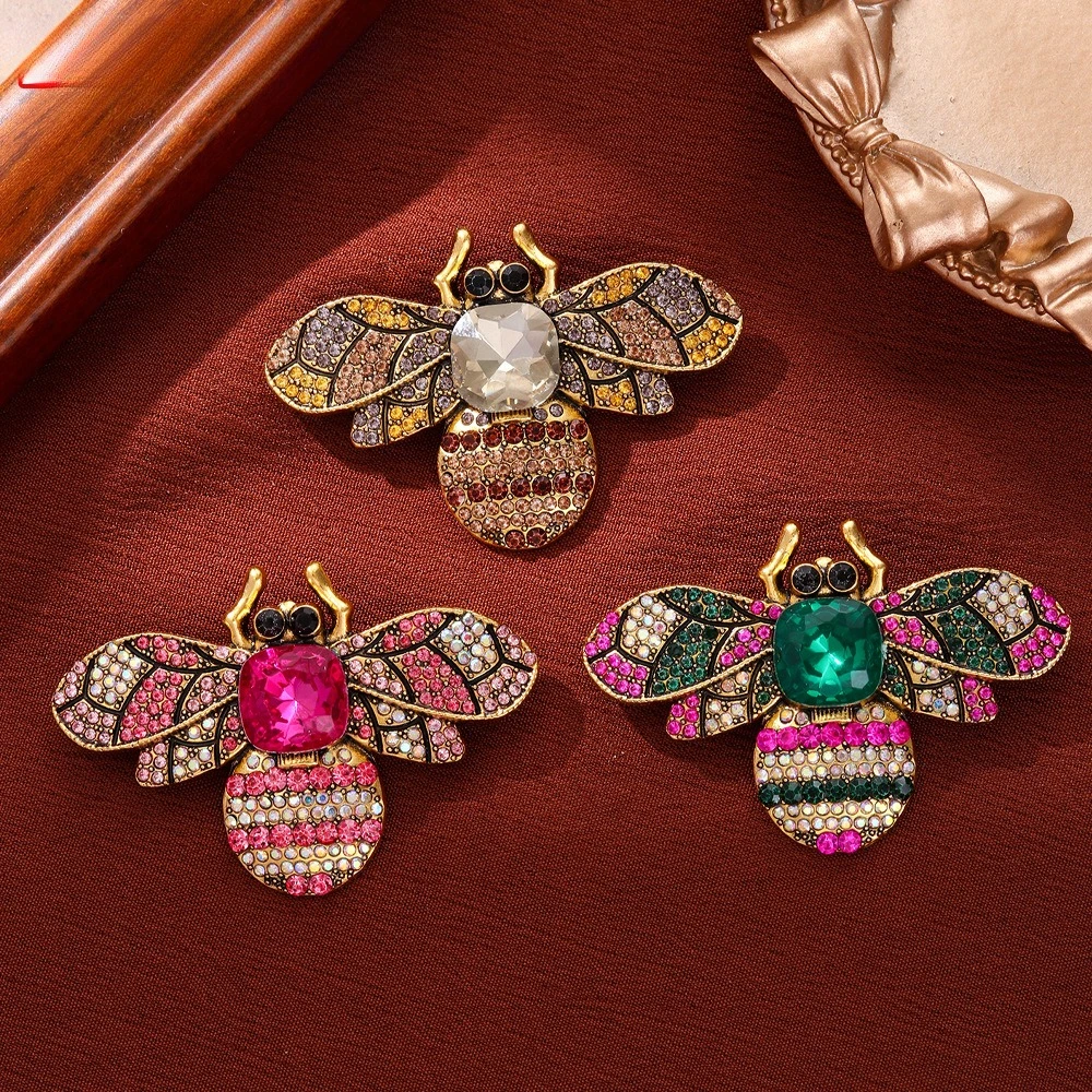 3PCS Rhinestone Bee Brooch Set - Crystal Insect Lapel Pin for Women, Gold Bee Pin for Suit Coat Jacket, Unique Fashion Gift
3PCS Rhinestone Bee Brooch Set - Crystal Insect Lapel Pin for Women, Gold Bee Pin for Suit Coat Jacket, Unique Fashion Gift