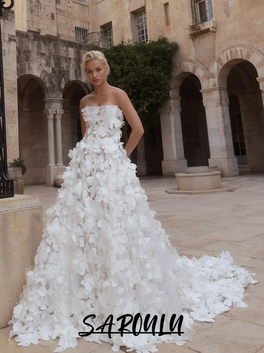 Handmade 3D Petal Lace Wedding Dress Romantic Strapless A Line Church Bridal Gown Intricate Luxury Lace Up Back Bride Wear
Handmade 3D Petal Lace Wedding Dress Romantic Strapless A Line Church Bridal Gown Intricate Luxury Lace Up Back Bride Wear