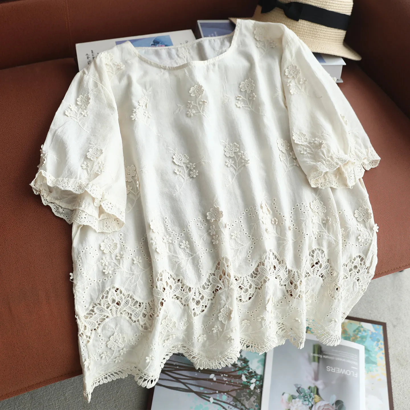 Japanese Sweet Mori Girl 3D Embroidery Hollow Out Cotton Shirts Women Summer Solid Color O-Neck Short Sleeve Casual Loose Blouse
Japanese Sweet Mori Girl 3D Embroidery Hollow Out Cotton Shirts Women Summer Solid Color O-Neck Short Sleeve Casual Loose Blouse