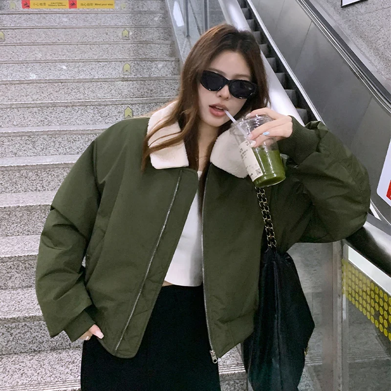 Армейская зеленая бейсбольная куртка с воротником из искусственной овечьей шерсти, женское хлопковое пальто в стиле ретро в байкерском стиле, зимние утепленные парки на молнии с лацканами
Армейская зеленая бейсбольная куртка с воротником из искусственной овечьей шерсти, женское хлопковое пальто в стиле ретро в байкерском стиле, зимние утепленные парки на молнии с лацканами