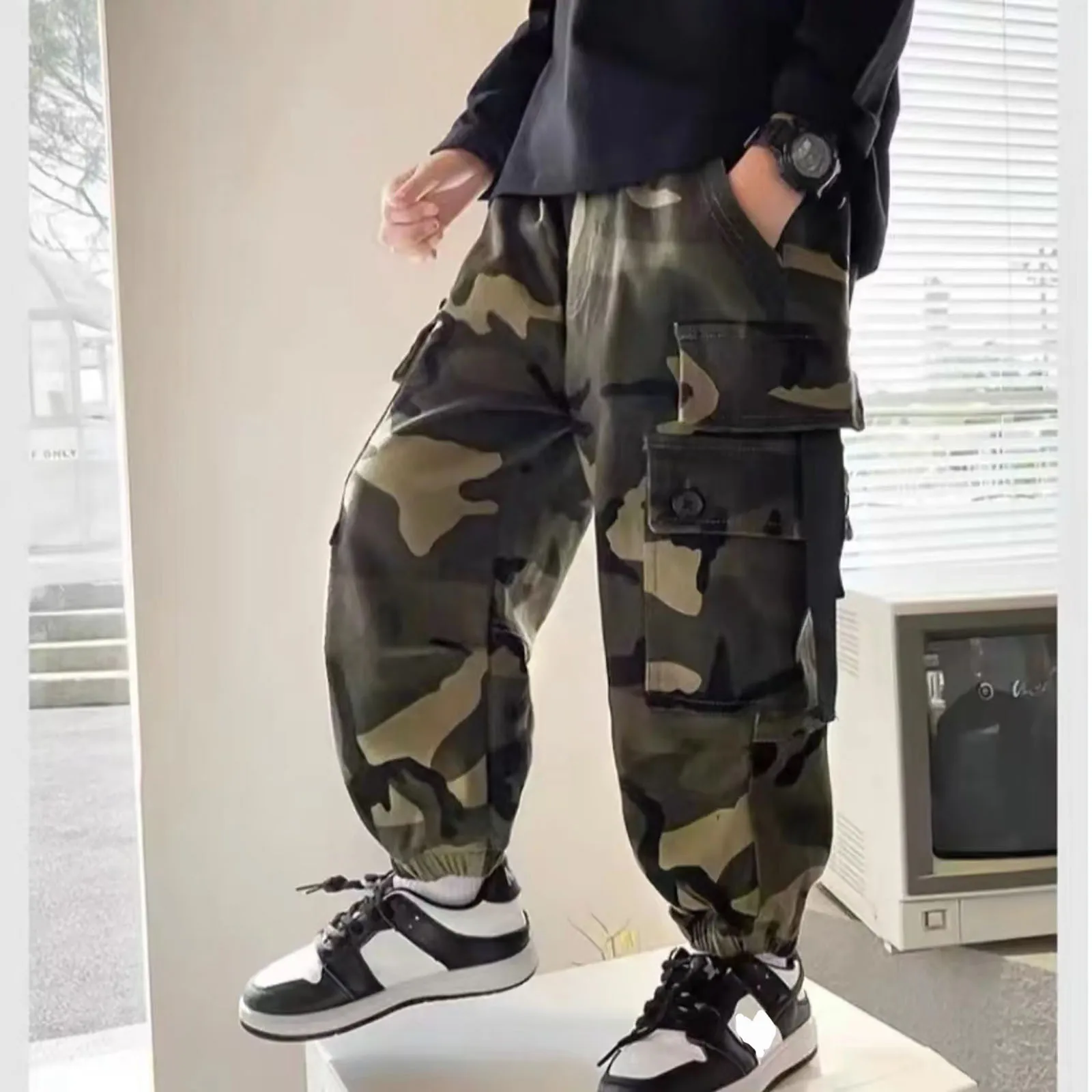 New Spring Boys' Pants Children's Sports Fashion Camouflage Overalls Elastic Waist Large Pocket Boys' Street Casual Pants 2024
New Spring Boys' Pants Children's Sports Fashion Camouflage Overalls Elastic Waist Large Pocket Boys' Street Casual Pants 2024