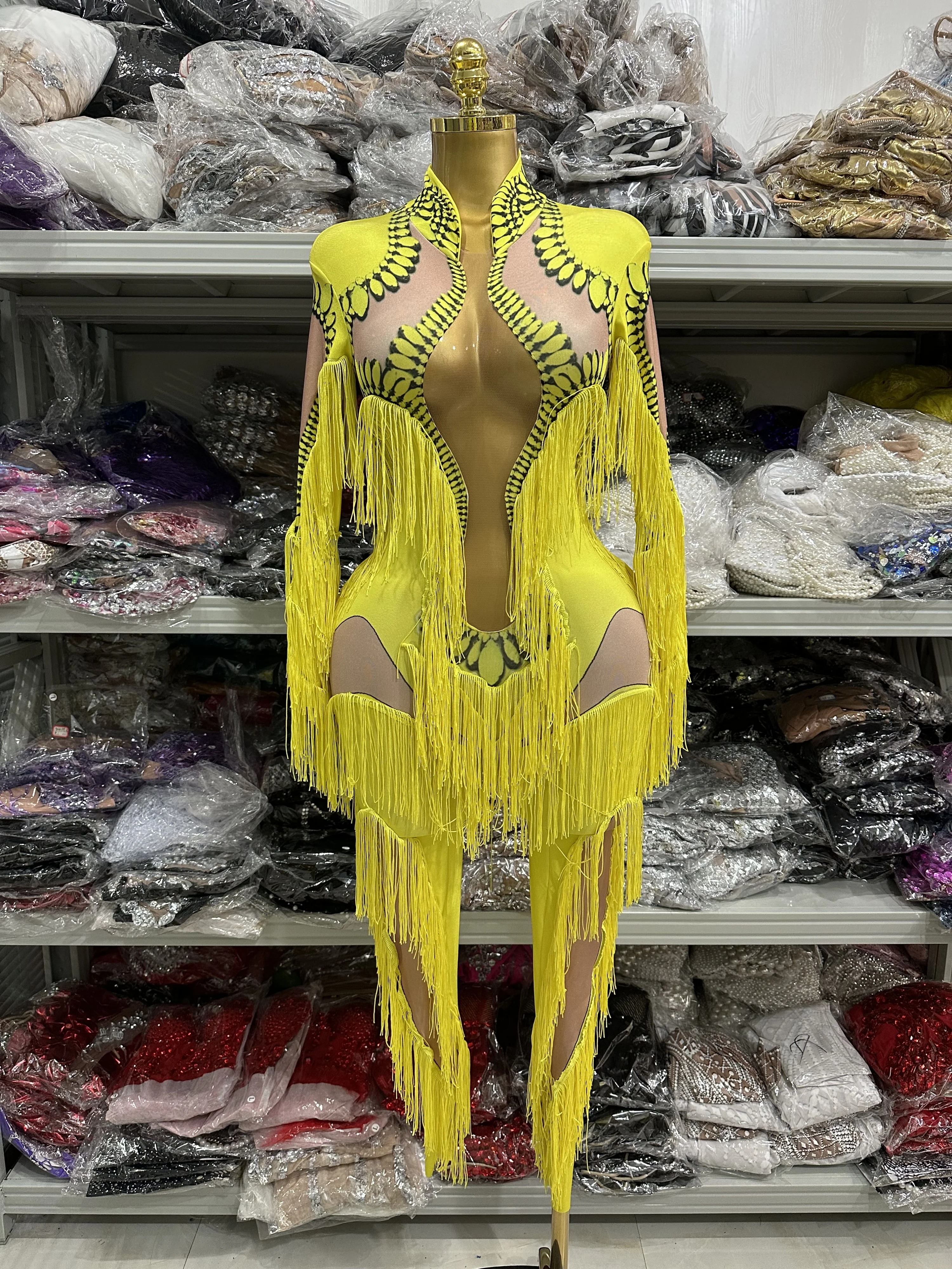 Женский сексуальный облегающий комбинезон желтого цвета с длинными рукавами и принтом кисточек, костюмы для выступлений в стиле баров
Женский сексуальный облегающий комбинезон желтого цвета с длинными рукавами и принтом кисточек, костюмы для выступлений в стиле баров