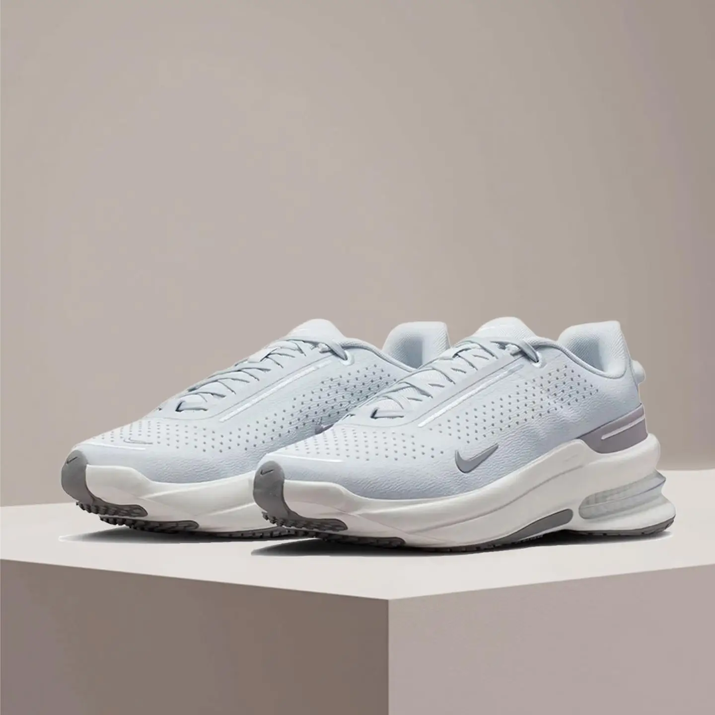 Удобные и универсальные кроссовки Nike Air Zoom Upturn SC с амортизацией, нескользящей подошвой и низким верхом, модель IB2764-006.
Удобные и универсальные кроссовки Nike Air Zoom Upturn SC с амортизацией, нескользящей подошвой и низким верхом, модель IB2764-006.