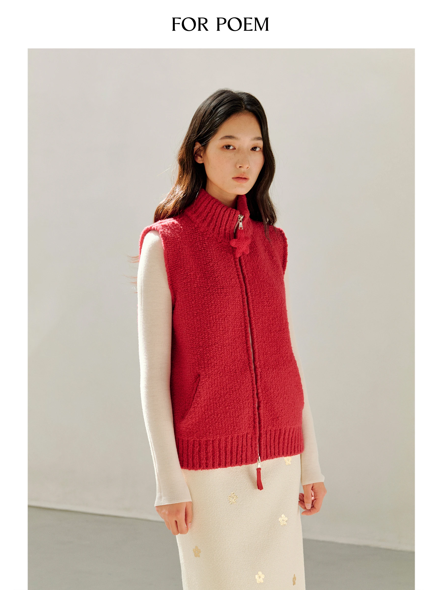 Red Knitted Wool Vest f High Collar Hand Hooked Flower Design ForPoem 25FW Cisas New Year Women's Casual Sle Knitwear
Red Knitted Wool Vest f High Collar Hand Hooked Flower Design ForPoem 25FW Cisas New Year Women's Casual Sle Knitwear