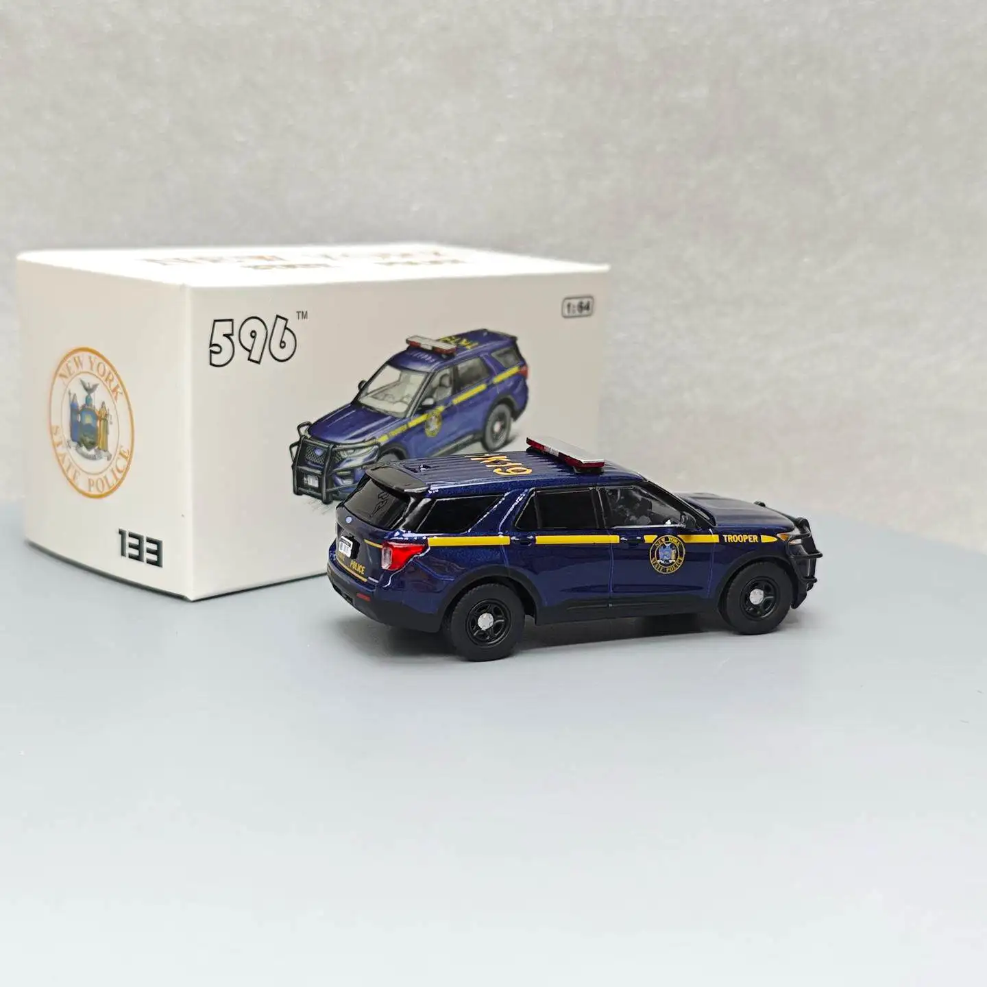 596 1:64 Explorer New York State Police Painting Alloy simulation Mini Car Model Hobby Collection Decoration Toy Gift
596 1:64 Explorer New York State Police Painting Alloy simulation Mini Car Model Hobby Collection Decoration Toy Gift