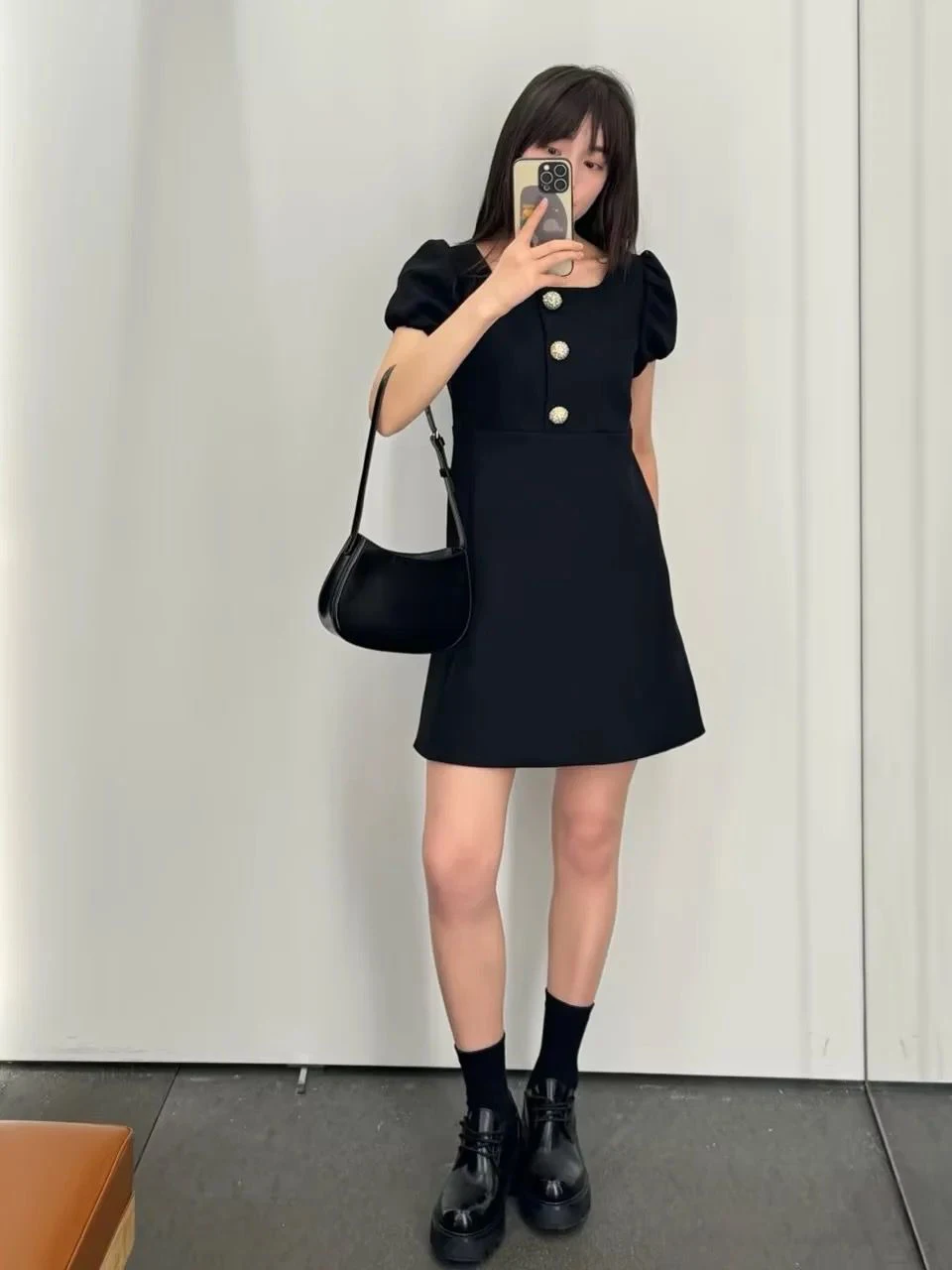 High Quality Women Vintage Square Collar Short Dress Puff Sleeve Fashion Diamond Button Slim A-Line Wool Blended Dresss
High Quality Women Vintage Square Collar Short Dress Puff Sleeve Fashion Diamond Button Slim A-Line Wool Blended Dresss