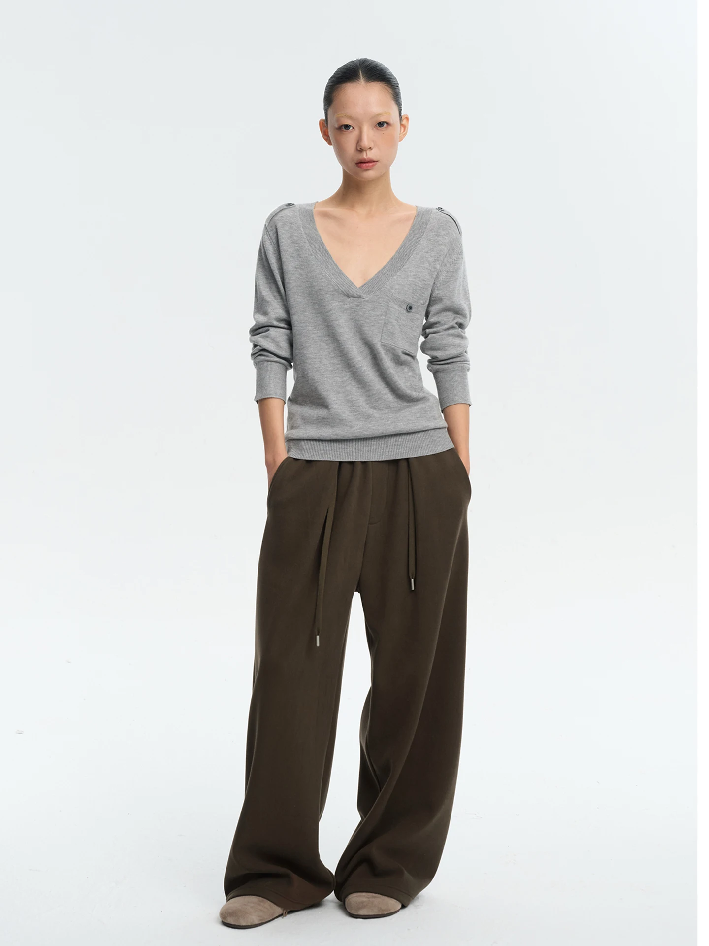 Женский свободный вязаный свитер с V-образным вырезом для похудения, базовый слой, внутренняя кофта Liny Liber25Aw Design Sense, трикотажная одежда
Женский свободный вязаный свитер с V-образным вырезом для похудения, базовый слой, внутренняя кофта Liny Liber25Aw Design Sense, трикотажная одежда