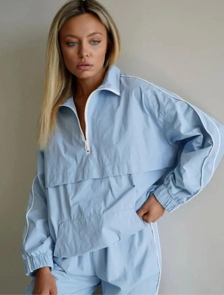 Весенне-осенний модный комплект из двух предметов, женский повседневный топ с полуоткрытым воротником, широкие брюки, женский повседневный наряд
Весенне-осенний модный комплект из двух предметов, женский повседневный топ с полуоткрытым воротником, широкие брюки, женский повседневный наряд