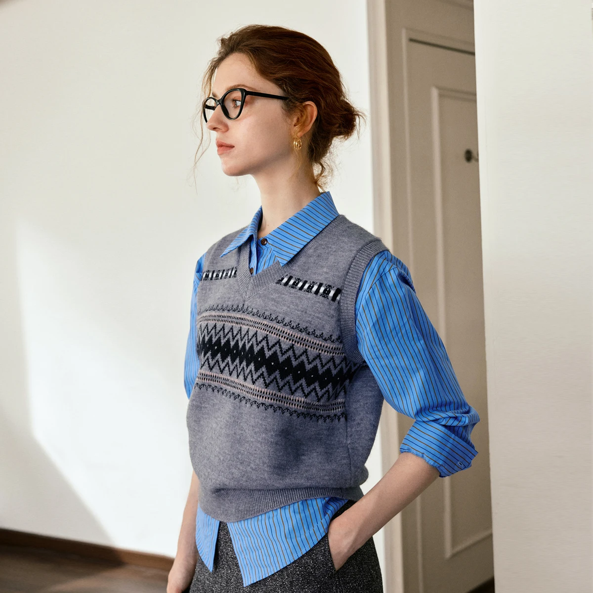 OLrain женский свитер с v-образным вырезом, жилет, жаккардовые вязаные свитера без рукавов, осень 2023, новый универсальный женский топ O57QJ000903
OLrain женский свитер с v-образным вырезом, жилет, жаккардовые вязаные свитера без рукавов, осень 2023, новый универсальный женский топ O57QJ000903