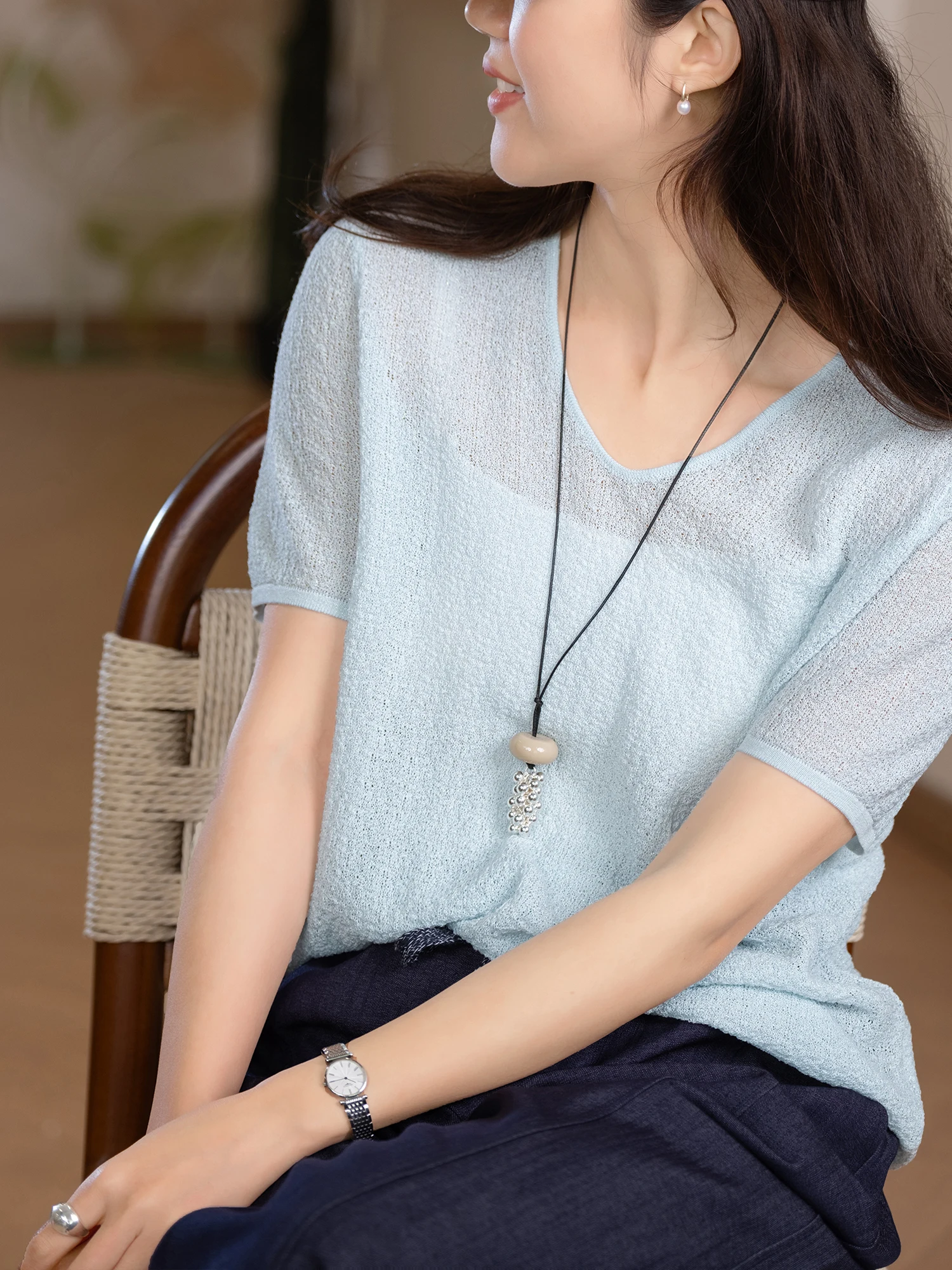 Shiny Thread V-Neck Short Sleeve T-Shirt Women's Regular Fit Loose Style Blend of Lyocell Linen Sparkling Detail Simple Design
Shiny Thread V-Neck Short Sleeve T-Shirt Women's Regular Fit Loose Style Blend of Lyocell Linen Sparkling Detail Simple Design