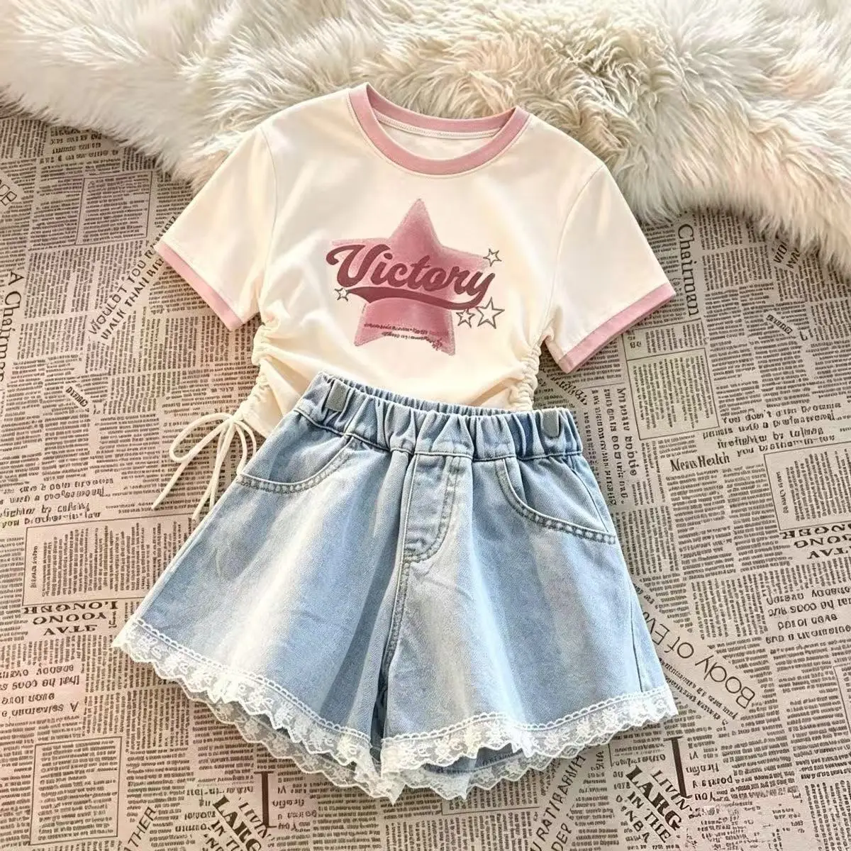 Girls' Short Sleeve Set Summer New Children's Clothing Girls' Stylish Printed T-shirt Cowboy Shorts Two Piece Set
Girls' Short Sleeve Set Summer New Children's Clothing Girls' Stylish Printed T-shirt Cowboy Shorts Two Piece Set