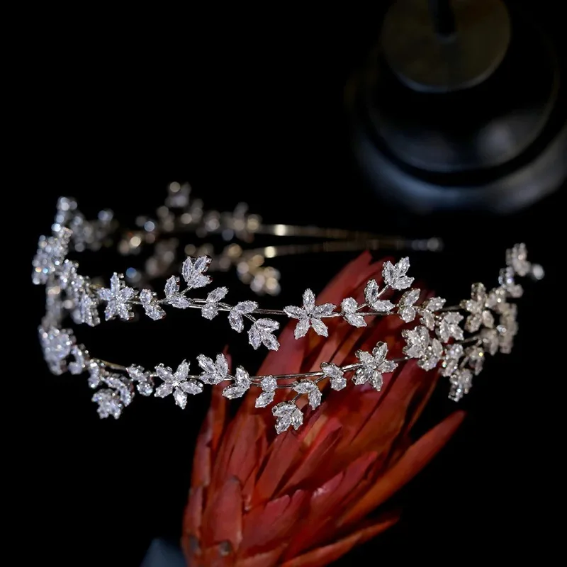Fashion Crystal Wedding Tiara Leaf Headband Bride Princess CZ Crown Hair Accessories Bridesmaid Jewelry Women Headpieces
Fashion Crystal Wedding Tiara Leaf Headband Bride Princess CZ Crown Hair Accessories Bridesmaid Jewelry Women Headpieces