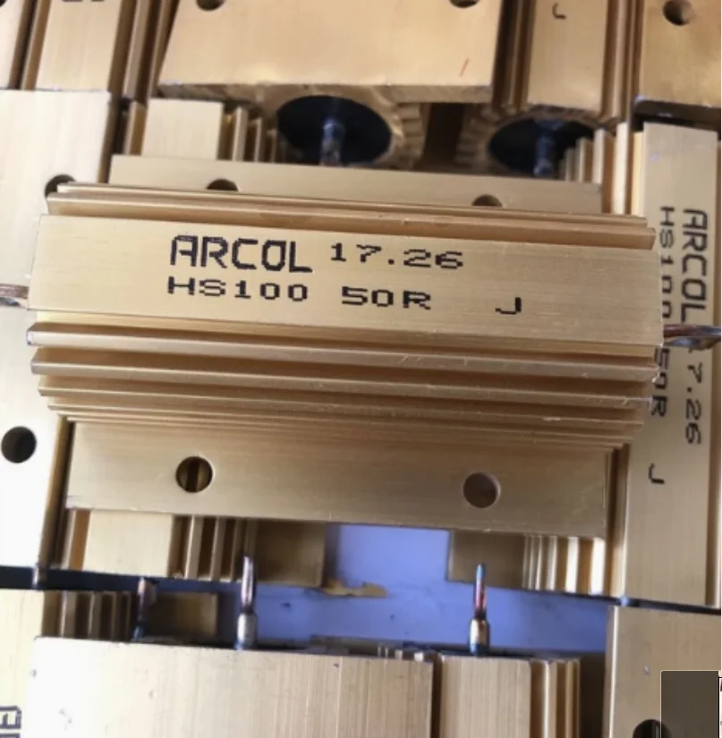 1 шт./лот HS10050RJ ACROL Омite 50 Ом HS100 100 Вт 50R 65,2X27.5X24,1 мм импортный резистор с обмоткой из алюминиевого корпуса
1 шт./лот HS10050RJ ACROL Омite 50 Ом HS100 100 Вт 50R 65,2X27.5X24,1 мм импортный резистор с обмоткой из алюминиевого корпуса