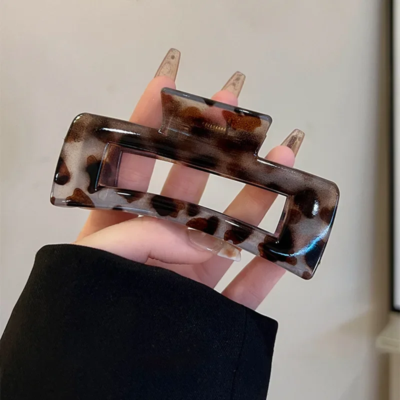 New Leopard Print Hair Claws Clips Crab Clamps Women Girls Large Square Ponytail Holder Hair Barrettes Hair Accessories
New Leopard Print Hair Claws Clips Crab Clamps Women Girls Large Square Ponytail Holder Hair Barrettes Hair Accessories