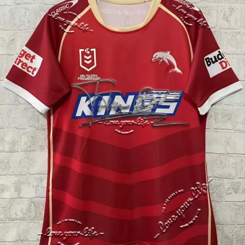 Новое поступление, австралийский NRL 2025 Dolphins, мужской домашний трикотаж, летний мужской тренировочный трикотаж для взрослых и детей, дышащий спортивный трикотаж для регби
Новое поступление, австралийский NRL 2025 Dolphins, мужской домашний трикотаж, летний мужской тренировочный трикотаж для взрослых и детей, дышащий спортивный трикотаж для регби