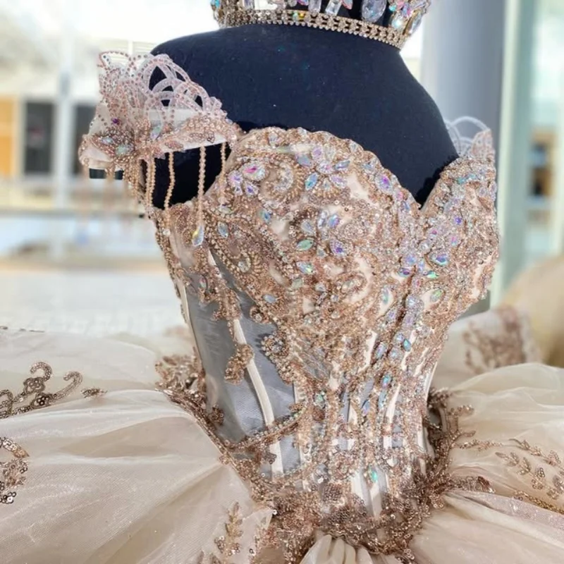 Light Champagne Quinceanera Dresses Off the Shoulder Glitter Crystal Decal Long tail Big Bow Vestido De 15 Quinceanera Customize
Light Champagne Quinceanera Dresses Off the Shoulder Glitter Crystal Decal Long tail Big Bow Vestido De 15 Quinceanera Customize