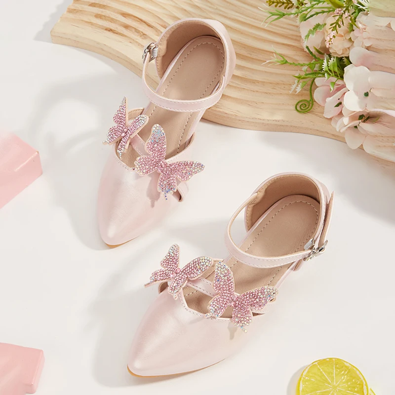 2025 Summer New Pointed Toe Children's High Heels Fashion Crystal Butterfly Girls' Princess Sandals Kid's Performance Shoes
2025 Summer New Pointed Toe Children's High Heels Fashion Crystal Butterfly Girls' Princess Sandals Kid's Performance Shoes